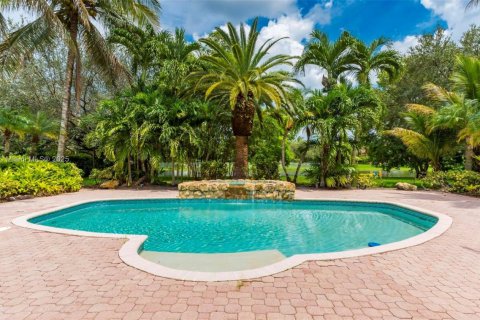House in Davie, Florida 6 bedrooms, 422.43 sq.m. № 1842373 - photo 27