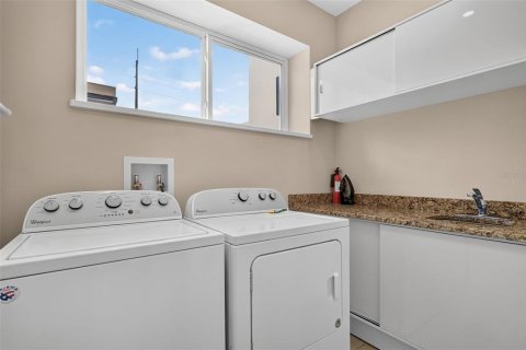 Townhouse in Kissimmee, Florida 4 bedrooms, 222.59 sq.m. № 2131758 - photo 15