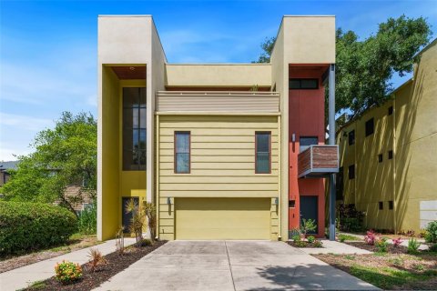Townhouse in Tampa, Florida 3 bedrooms, 236.06 sq.m. № 2110558