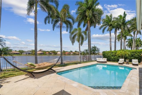 Casa en venta en Weston, Florida, 6 dormitorios, 412.21 m2 № 2076594 - foto 3
