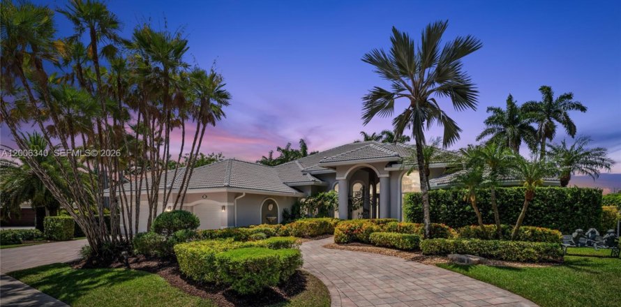 Casa en Weston, Florida 6 dormitorios, 412.21 m2 № 2076594