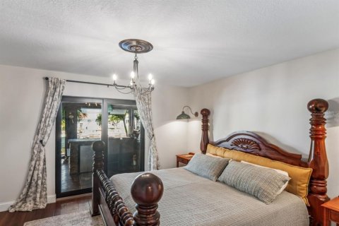 House in New Port Richey, Florida 3 bedrooms, 212.37 sq.m. № 2095348 - photo 30
