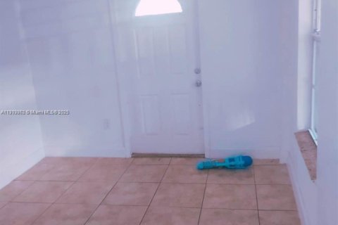Casa en venta en Miami, Florida, 3 dormitorios, 88.26 m2 № 1969445 - foto 4