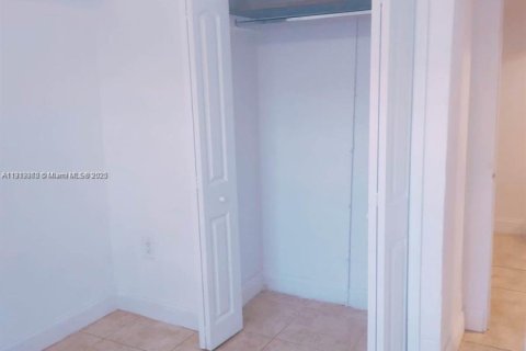 Casa en venta en Miami, Florida, 3 dormitorios, 88.26 m2 № 1969445 - foto 6