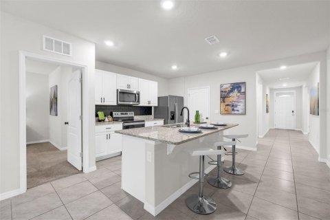 House in DeLand, Florida 3 bedrooms, 156.54 sq.m. № 2221628 - photo 5