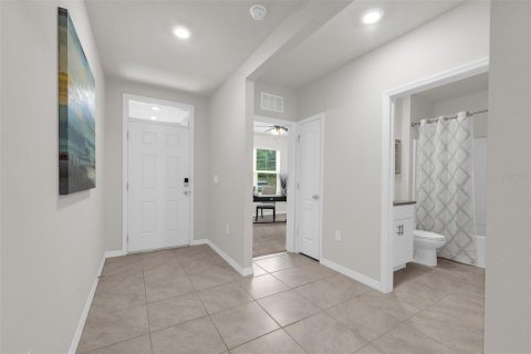 House in DeLand, Florida 3 bedrooms, 156.54 sq.m. № 2221628 - photo 2