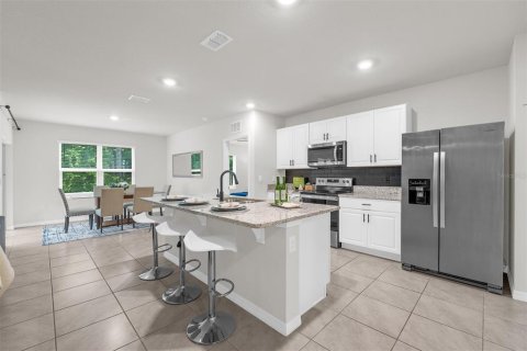 House in DeLand, Florida 3 bedrooms, 156.54 sq.m. № 2221628 - photo 4