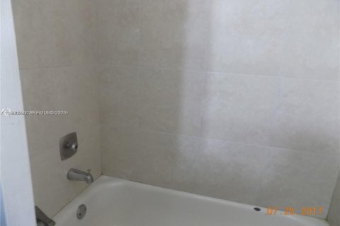 Adosado en alquiler en Pembroke Pines, Florida, 2 dormitorios, 156.63 m2 № 2027760 - foto 7