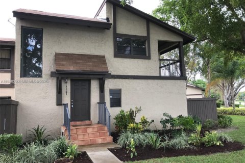 Adosado en Pembroke Pines, Florida 2 dormitorios, 156.63 m2 № 2027760