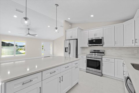 House in Englewood, Florida 3 bedrooms, 156.54 sq.m. № 1559672 - photo 8
