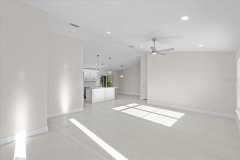 House in Englewood, Florida 3 bedrooms, 156.54 sq.m. № 1559672 - photo 4