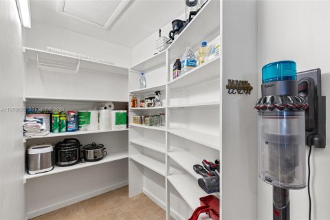 Casa en venta en Pinecrest, Florida, 6 dormitorios, 466.28 m2 № 2022196 - foto 18