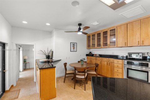 Casa en venta en Pinecrest, Florida, 6 dormitorios, 466.28 m2 № 2022196 - foto 16