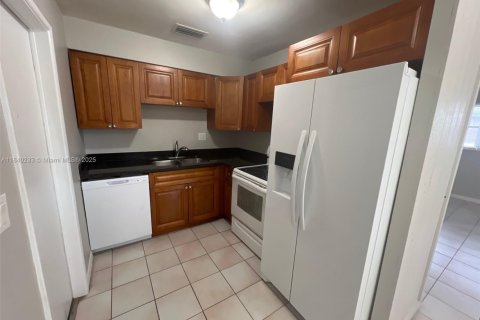 Casa en venta en Miramar, Florida, 2 dormitorios, 79.06 m2 № 1834051 - foto 5