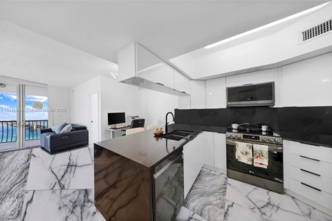 Copropriété à louer à Miami, Floride: 2 chambres, 97.36 m2 № 1972572 - photo 3