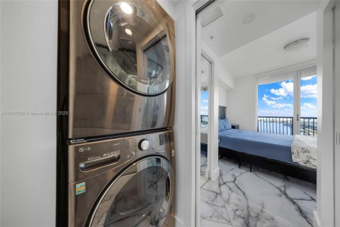 Copropriété à louer à Miami, Floride: 2 chambres, 97.36 m2 № 1972572 - photo 9