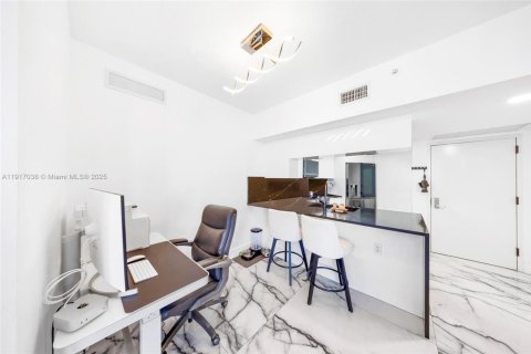 Copropriété à louer à Miami, Floride: 2 chambres, 97.36 m2 № 1972572 - photo 4