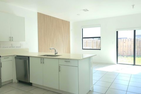 Adosado en venta en Homestead, Florida, 3 dormitorios, 129.41 m2 № 1973095 - foto 4