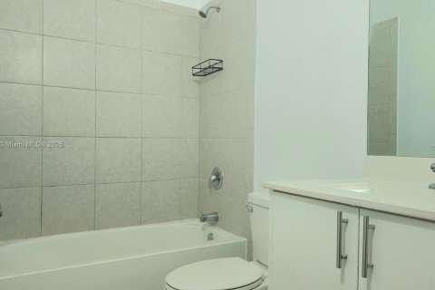 Adosado en venta en Homestead, Florida, 3 dormitorios, 129.41 m2 № 1973095 - foto 13