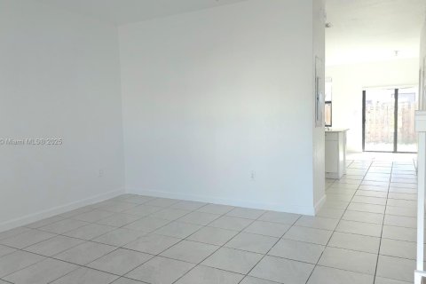 Adosado en venta en Homestead, Florida, 3 dormitorios, 129.41 m2 № 1973095 - foto 3