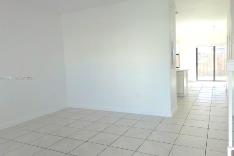 Adosado en venta en Homestead, Florida, 3 dormitorios, 129.41 m2 № 1973095 - foto 2