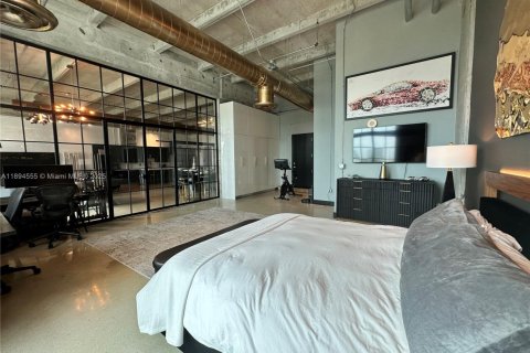 Condo in Miami, Florida, 2 bedrooms  № 1947003 - photo 13