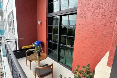 Condo in Miami, Florida, 2 bedrooms  № 1947003 - photo 15