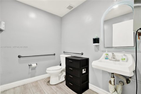 Commercial property in Doral, Florida № 2042096 - photo 20