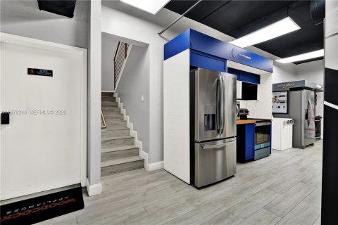 Commercial property in Doral, Florida № 2042096 - photo 15