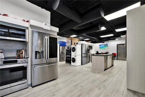 Commercial property in Doral, Florida № 2042096 - photo 7