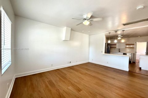 Casa en alquiler en Hollywood, Florida, 3 dormitorios, 77.95 m2 № 1988962 - foto 6