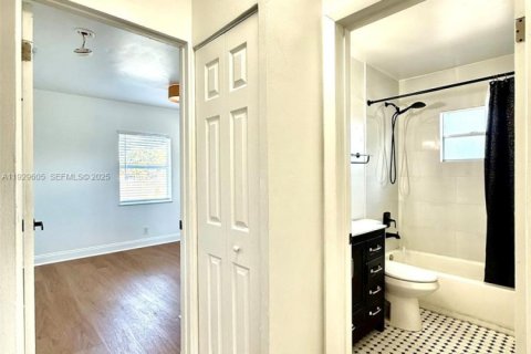 Casa en alquiler en Hollywood, Florida, 3 dormitorios, 77.95 m2 № 1988962 - foto 21