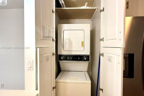 Casa en alquiler en Hollywood, Florida, 3 dormitorios, 77.95 m2 № 1988962 - foto 15