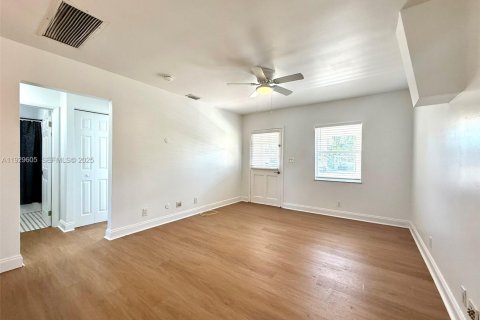 Casa en alquiler en Hollywood, Florida, 3 dormitorios, 77.95 m2 № 1988962 - foto 8