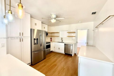 Casa en alquiler en Hollywood, Florida, 3 dormitorios, 77.95 m2 № 1988962 - foto 11