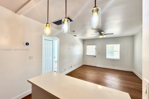 Casa en alquiler en Hollywood, Florida, 3 dormitorios, 77.95 m2 № 1988962 - foto 14