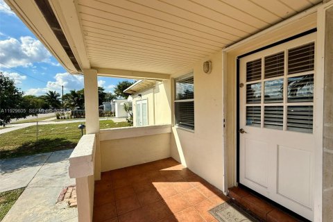 Casa en alquiler en Hollywood, Florida, 3 dormitorios, 77.95 m2 № 1988962 - foto 3