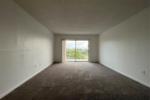 Condominio en venta en Miami, Florida, 1 dormitorio, 76.74 m2 № 2152733 - foto 2