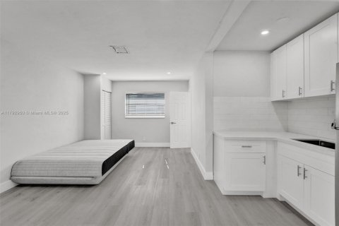 Commercial property in Hollywood, Florida 204.38 sq.m. № 1700649 - photo 23