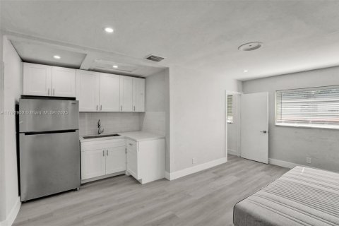 Commercial property in Hollywood, Florida 204.38 sq.m. № 1700649 - photo 16