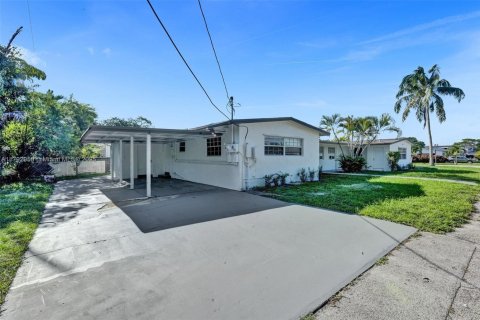 Commercial property in Hollywood, Florida 204.38 sq.m. № 1700649 - photo 3