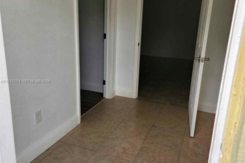 Propiedad comercial en alquiler en Cutler Bay, Florida, 1 dormitorio, 46.45 m2 № 1995125 - foto 3