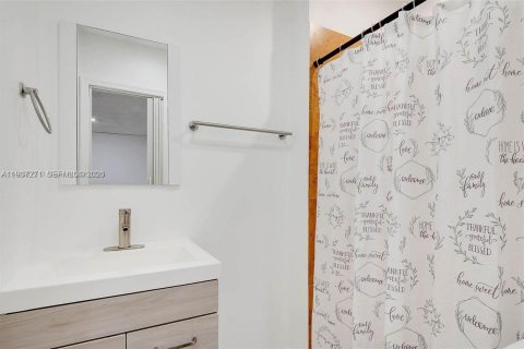 Propiedad comercial en alquiler en Cutler Bay, Florida, 1 dormitorio, 46.45 m2 № 1995125 - foto 8