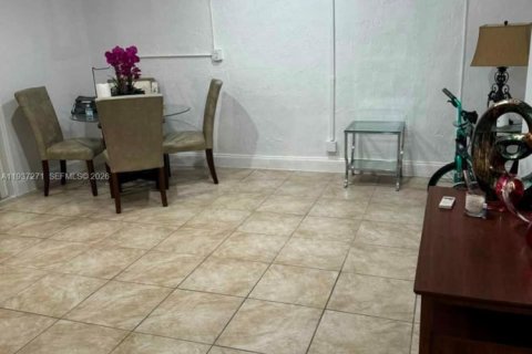 Propiedad comercial en alquiler en Cutler Bay, Florida, 1 dormitorio, 46.45 m2 № 1995125 - foto 5