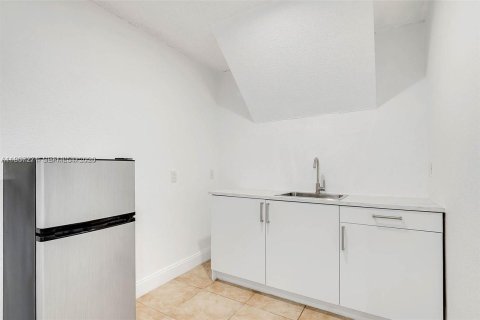 Propiedad comercial en alquiler en Cutler Bay, Florida, 1 dormitorio, 46.45 m2 № 1995125 - foto 9