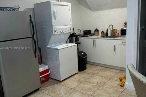 Propiedad comercial en alquiler en Cutler Bay, Florida, 1 dormitorio, 46.45 m2 № 1995125 - foto 6