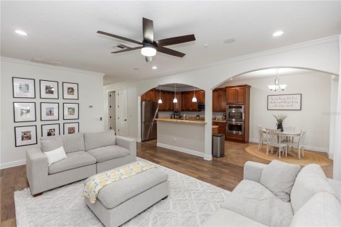Casa en venta en Orlando, Florida, 5 dormitorios, 268.3 m2 № 1789396 - foto 9