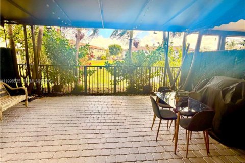 Touwnhouse à vendre à Miami, Floride: 3 chambres, 142.14 m2 № 2058442 - photo 15