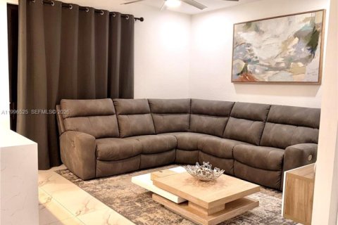 Touwnhouse à vendre à Miami, Floride: 3 chambres, 142.14 m2 № 2058442 - photo 6