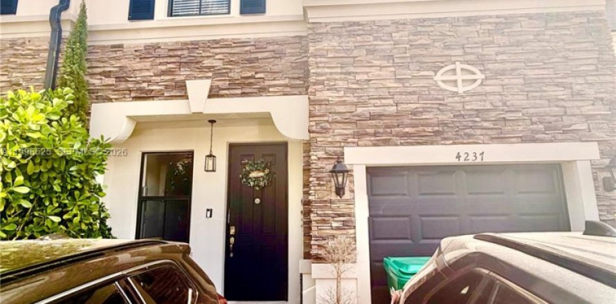 Touwnhouse à Miami, Floride 3 chambres, 142.14 m2 № 2058442